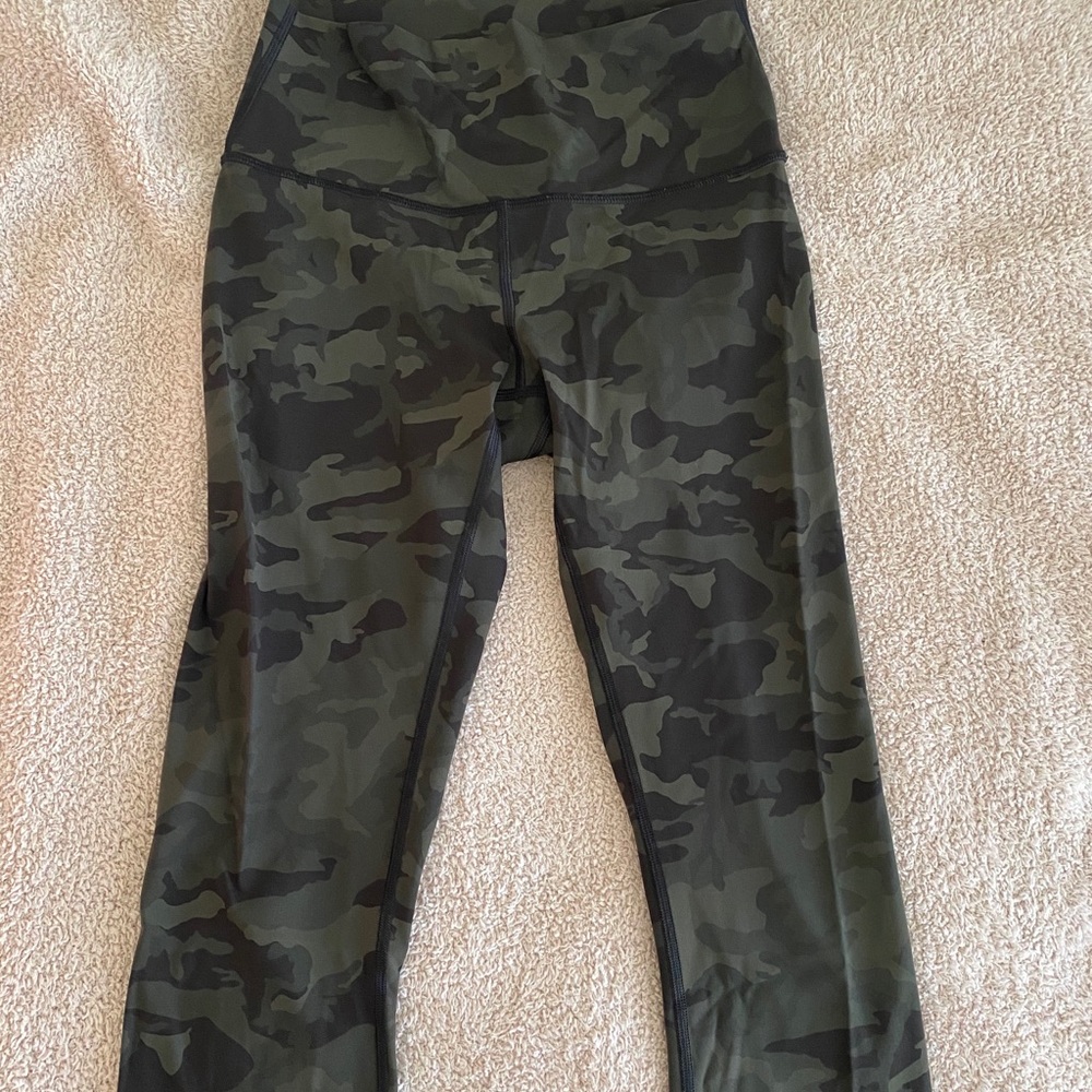 Lululemon wunder under crop 21 camo